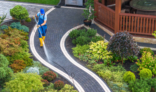 Best Sidewalk Pressure Washing  in Saugatuck, CT